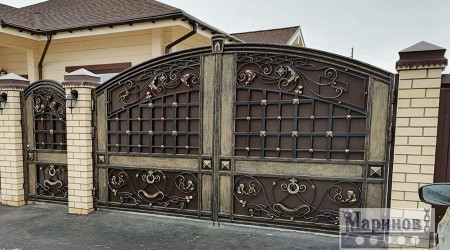 Распашные металлические ворота с калиткой В-1